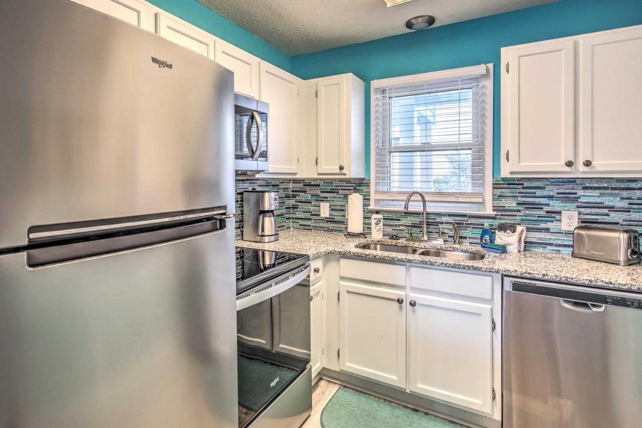 Surfside Beach Escape With Pool - Walk To Ocean! Myrtle Beach Exteriör bild